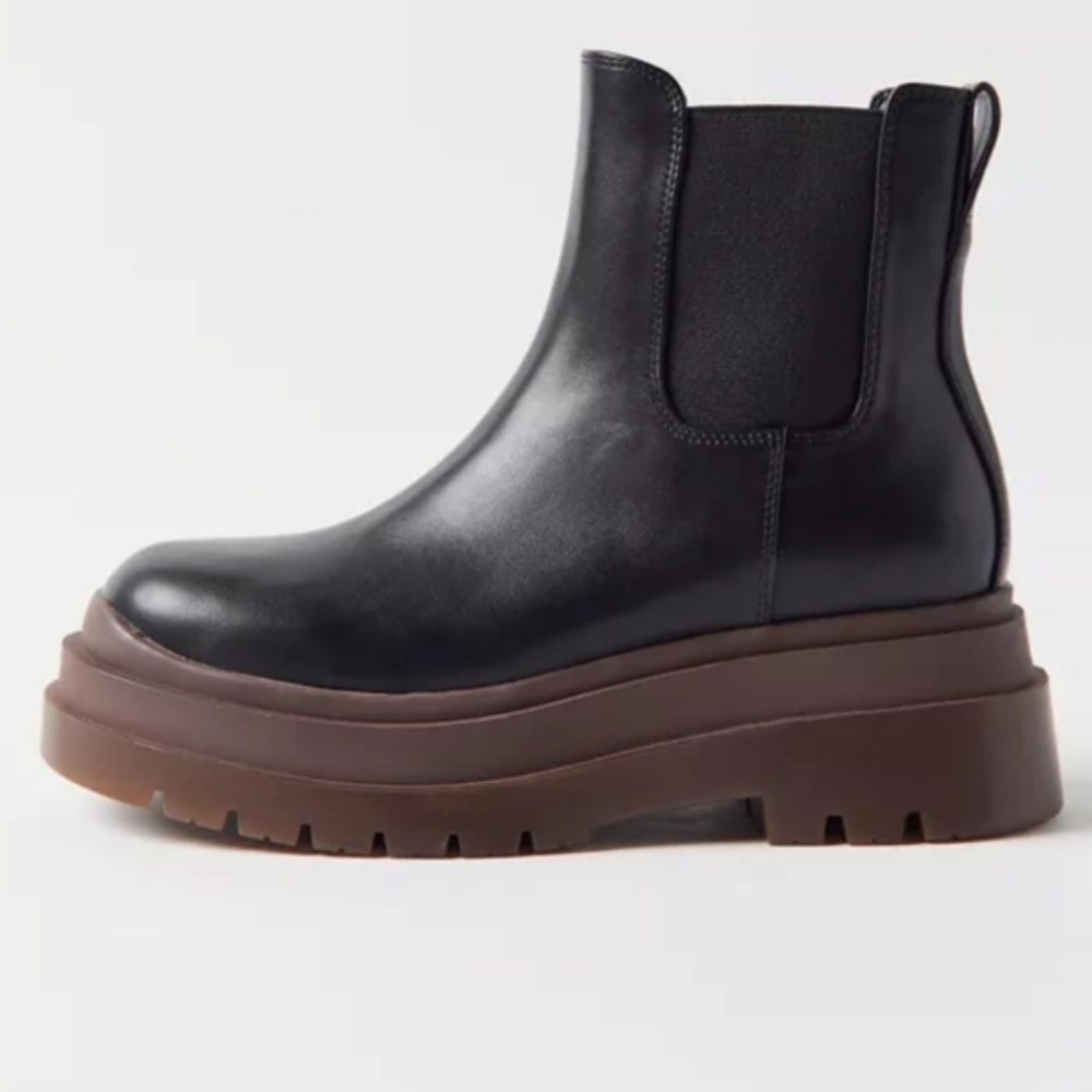 Urban outfitters Betty chunky treaded black platform Chelsea boots